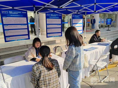 雁塔區人社局舉辦“人社工作進園區”暨公共就業創業服務驛站授牌儀式， 推動公共就業服務深入一線