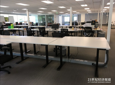 實(shí)地探訪裁員中的樂(lè)視北美 家具三折甩賣(mài)與智能辦公家具的黃昏